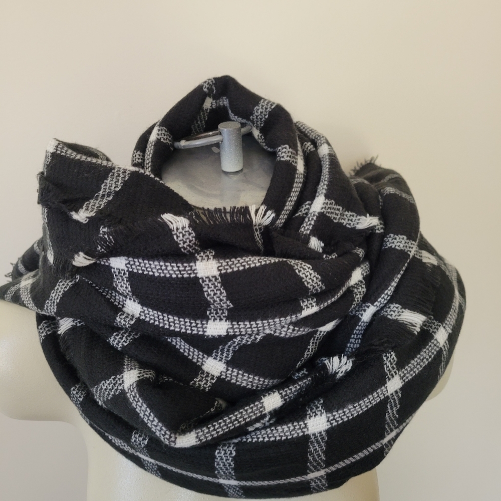 Apt. 9 Cozy Oversized Fringe Trim Blanket Scarf Black and White Plaid